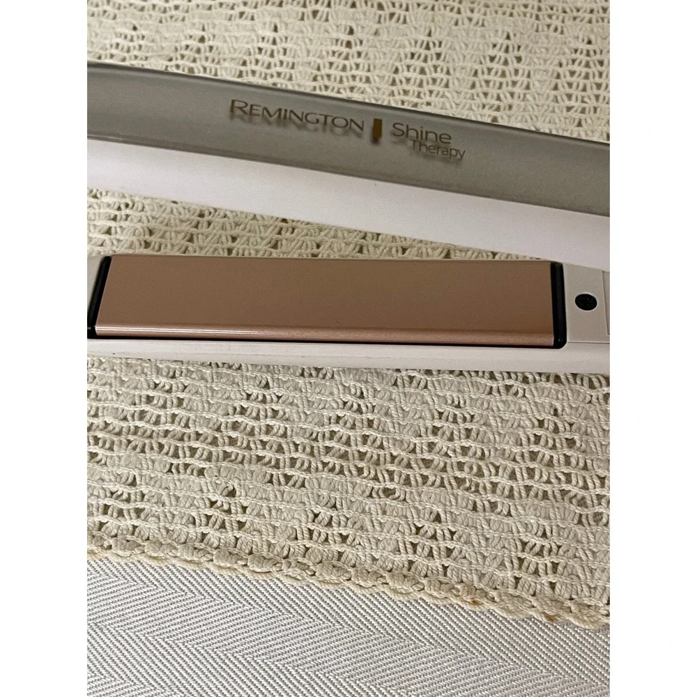 Remington Shine Therapy 1 Inch Flat Iron Hair Straightener S9500 White Silver